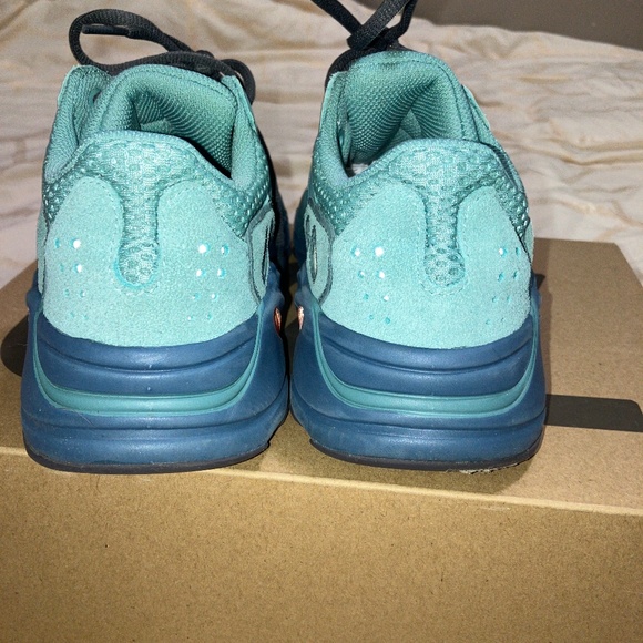 Adidas Yeezy Boost 700 Faded Azure - Picture 4 of 8